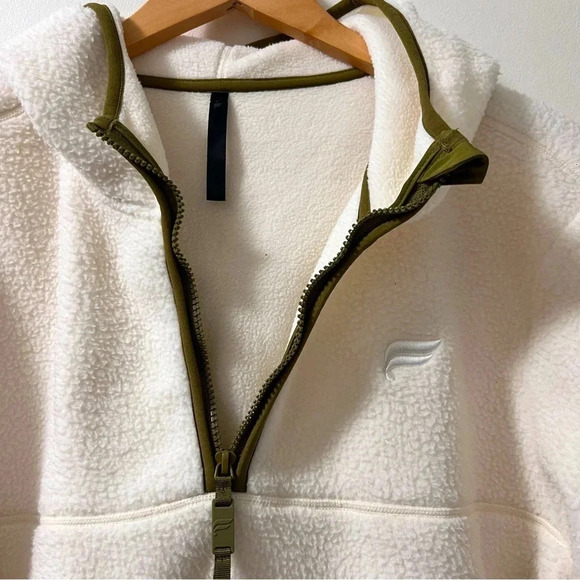 Fabletics The 1/4 Zip Explorer Pullover Size Large - Picture 5 of 8